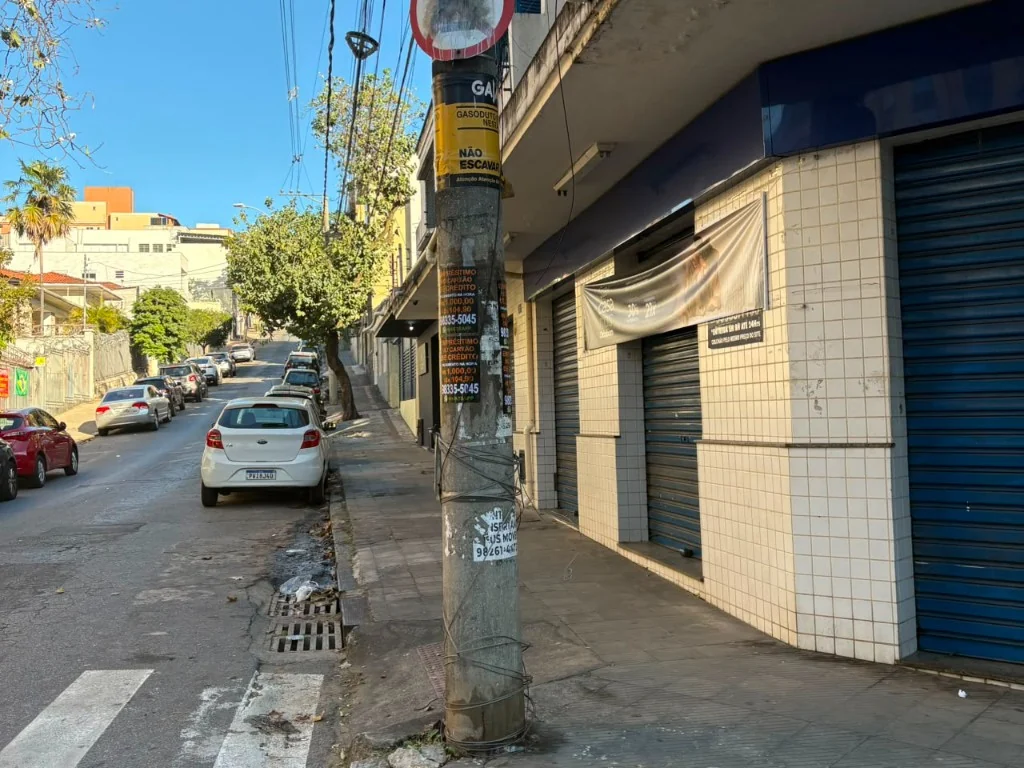 Esquina da Rua Brumadinho — acesso à clínica